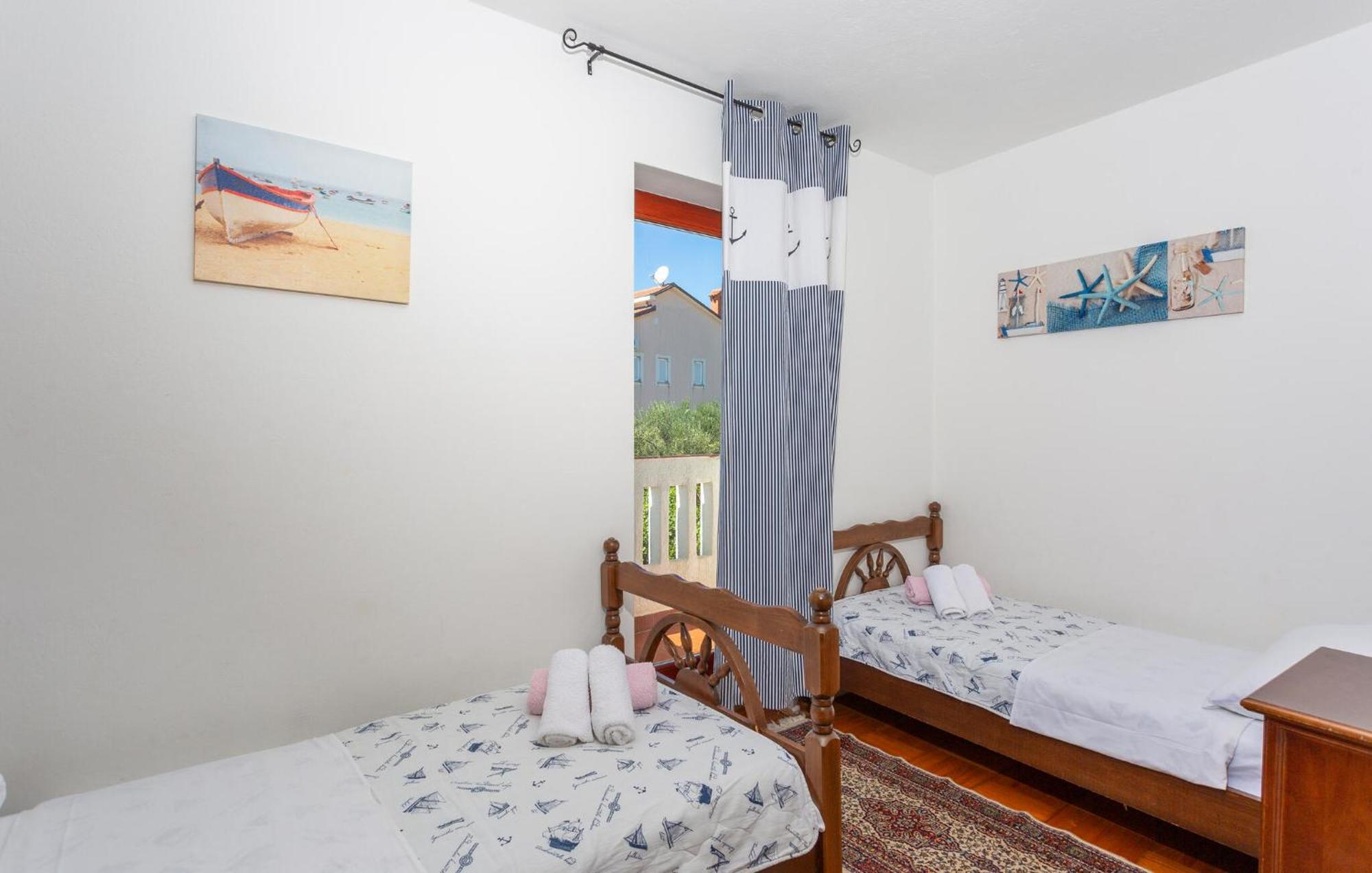3 Bedroom Stunning Apartment In Krk Krk Town Exteriér fotografie
