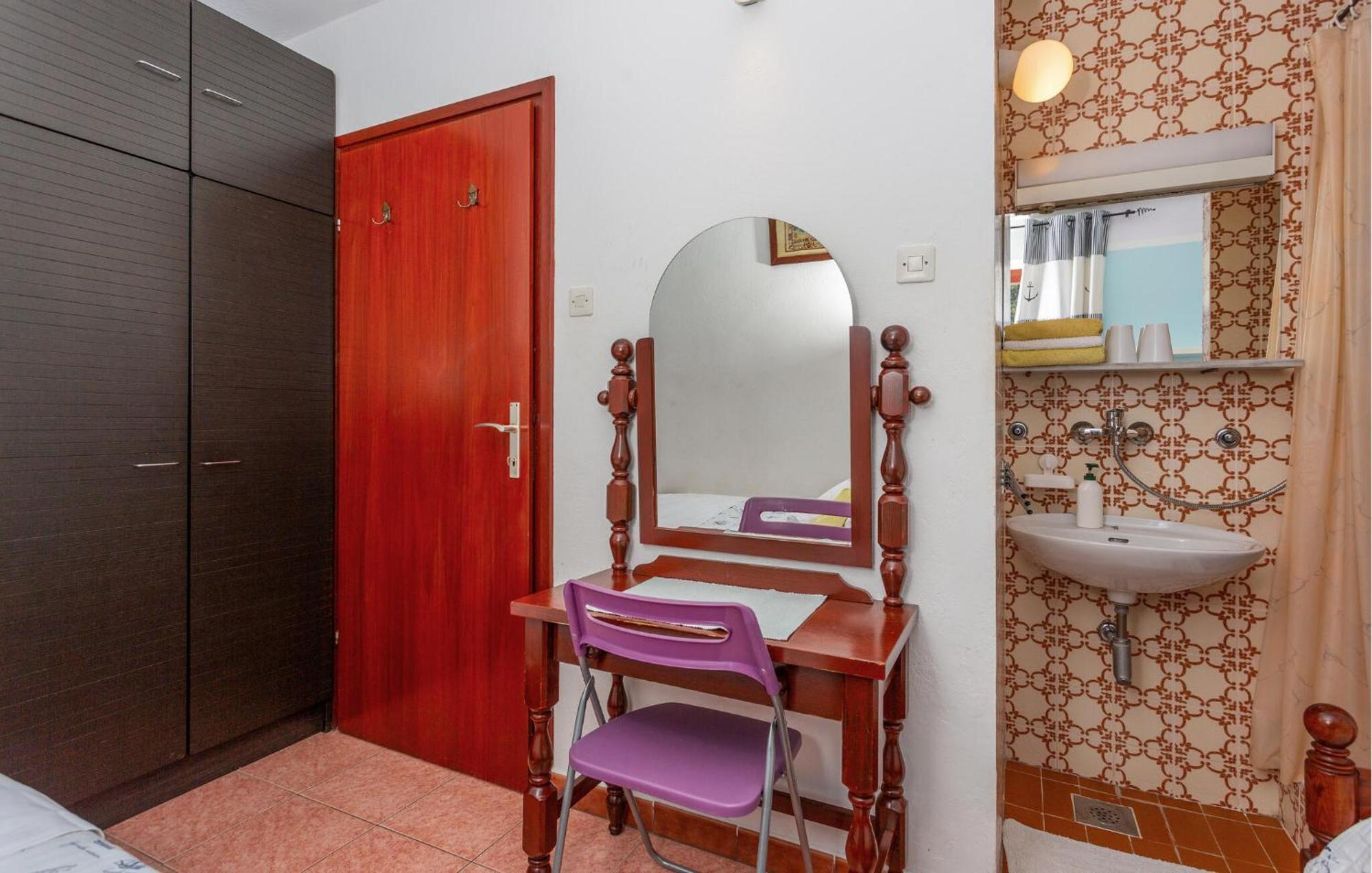 3 Bedroom Stunning Apartment In Krk Krk Town Exteriér fotografie