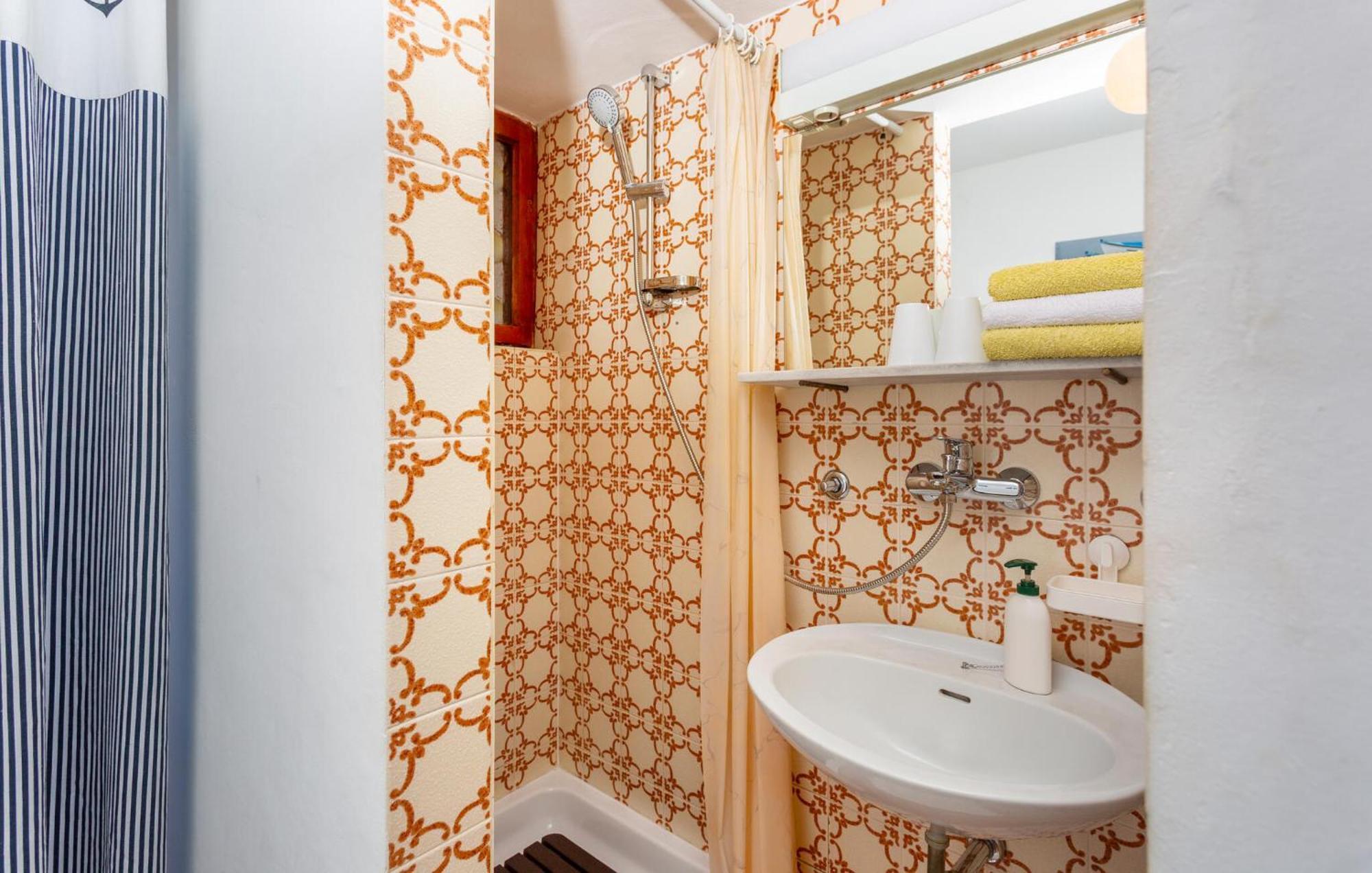 3 Bedroom Stunning Apartment In Krk Krk Town Exteriér fotografie
