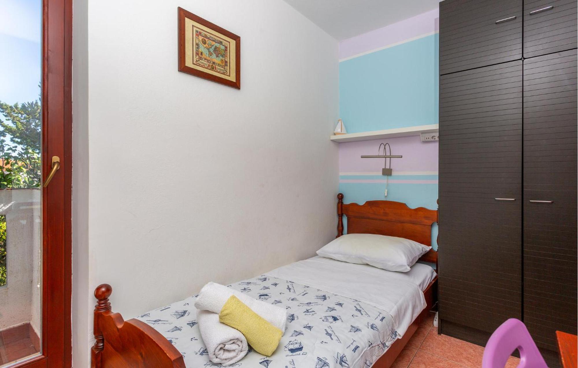 3 Bedroom Stunning Apartment In Krk Krk Town Exteriér fotografie