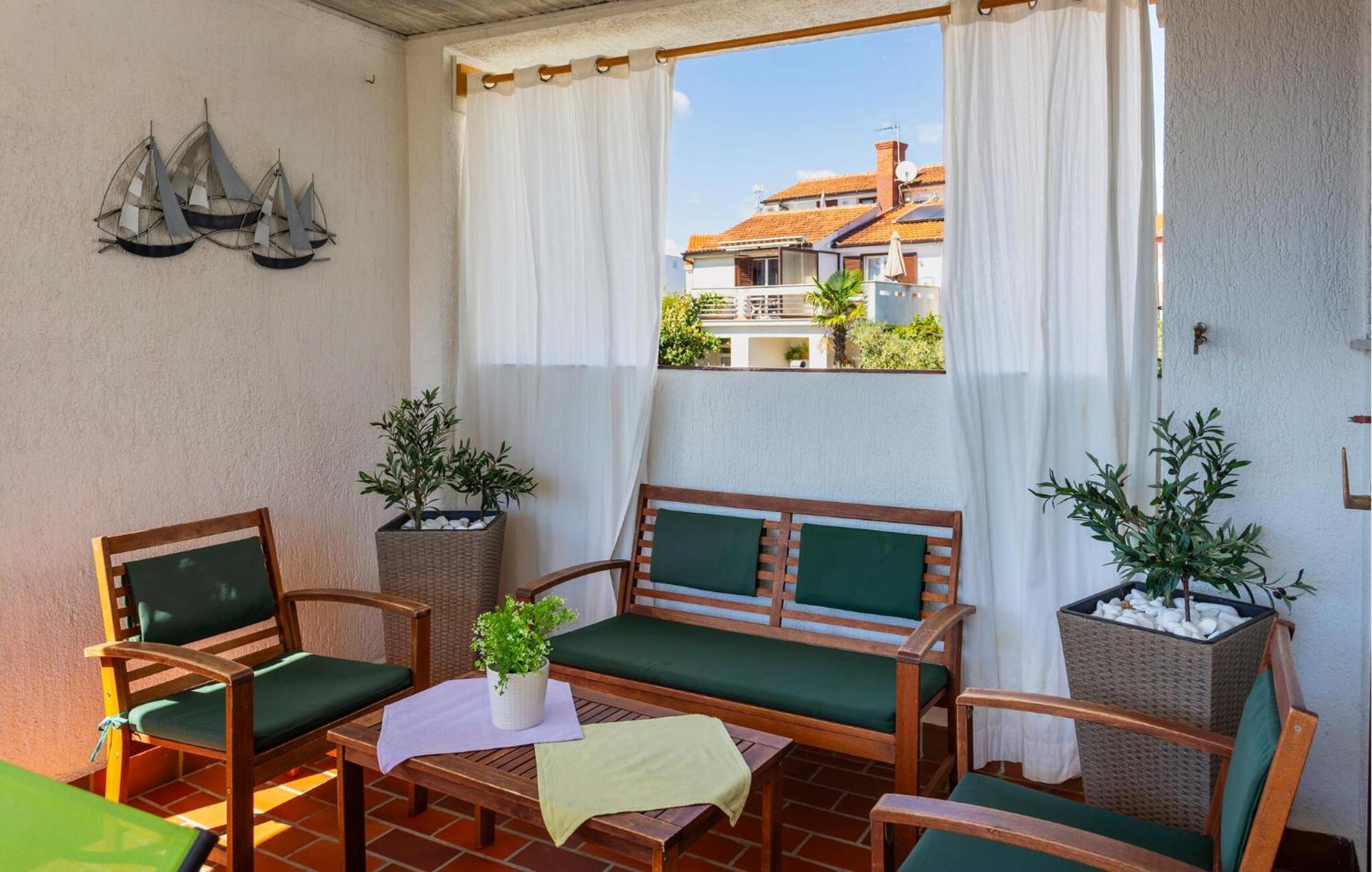 3 Bedroom Stunning Apartment In Krk Krk Town Exteriér fotografie