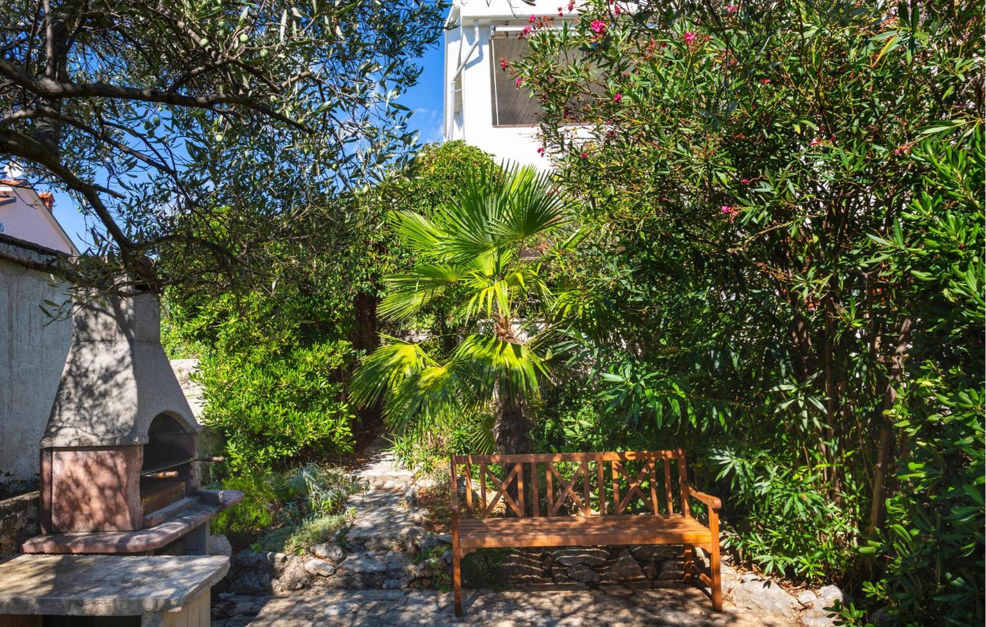 3 Bedroom Stunning Apartment In Krk Krk Town Exteriér fotografie